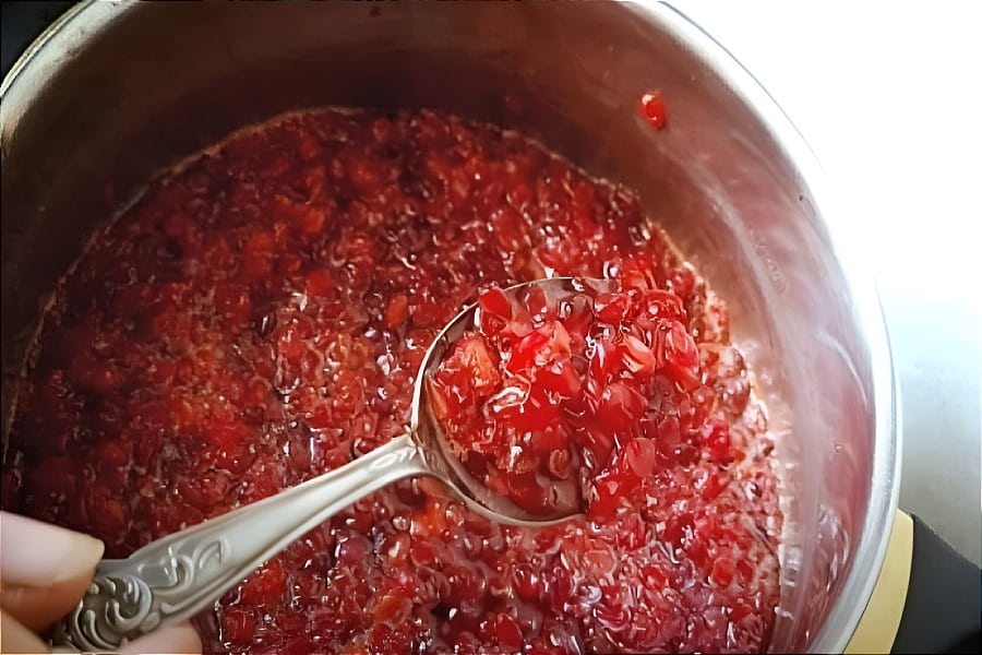 اضافهکردن زرشک به شربت مربا