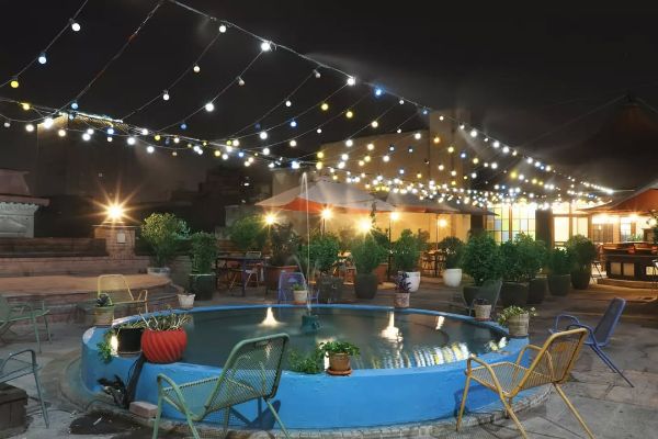 کافه ایوان در شب