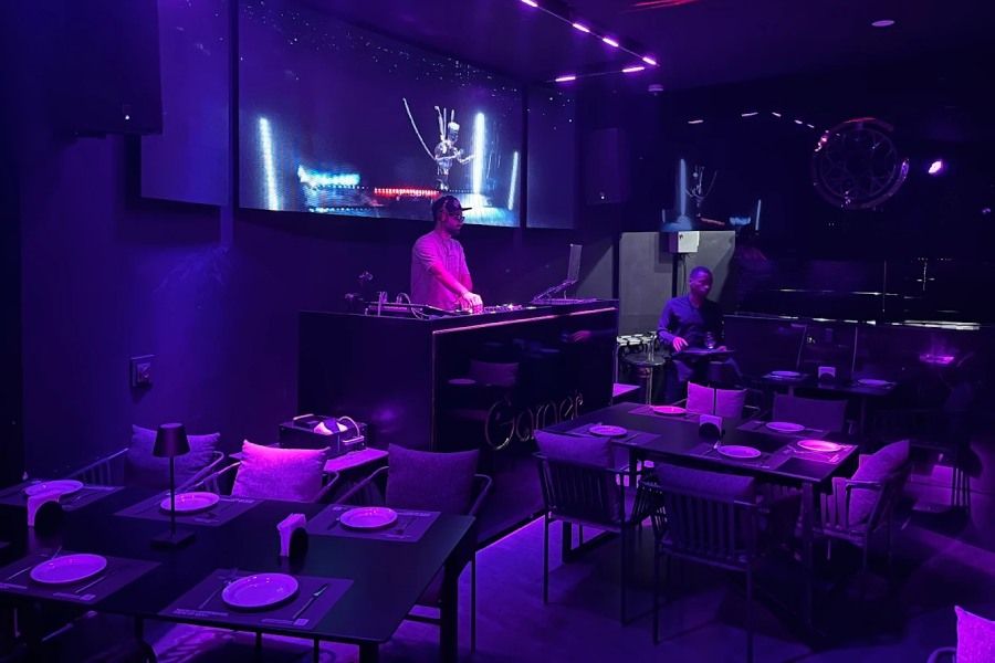 کافه رستوران گارنت