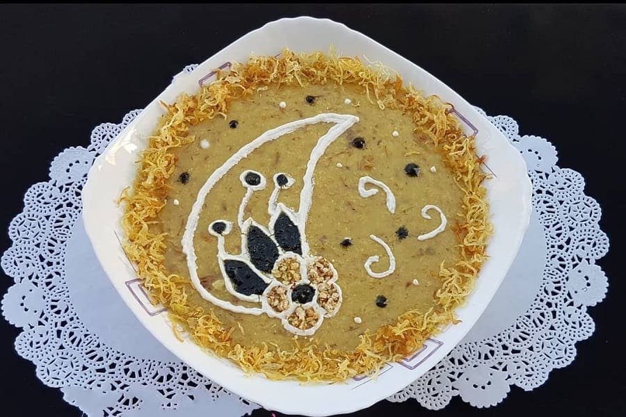 تزیین حلیم بادمجان با کشک و نعناع داغ