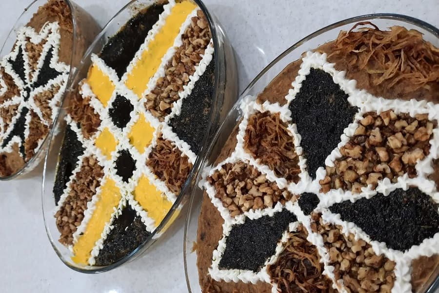 تزیین حلیم بادمجان با کشک و نعناع داغ