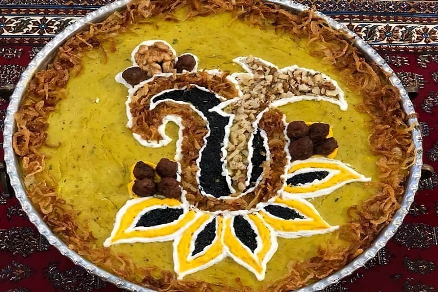 تزیین حلیم بادمجان با کشک و نعناع داغ