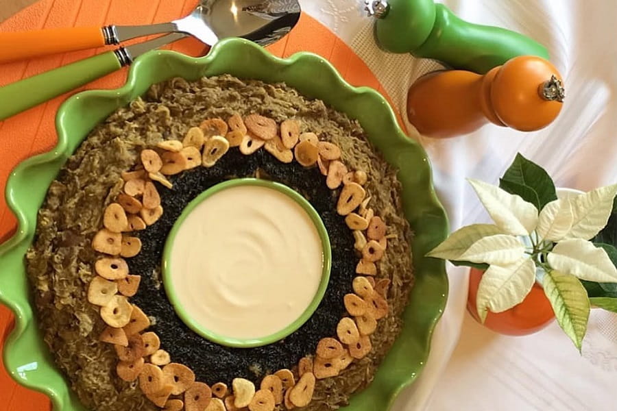 تزیین حلیم بادمجان با کشک و نعناع داغ