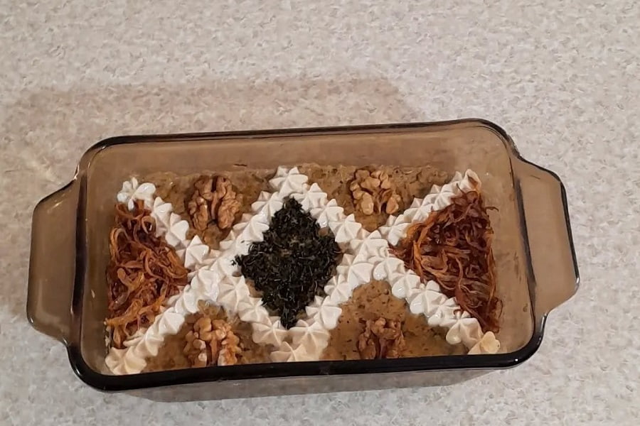 تزیین حلیم بادمجان با کشک و نعناع داغ