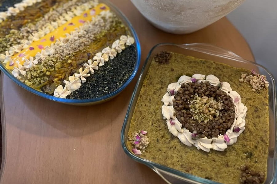 تزیین حلیم بادمجان با کشک و نعناع داغ