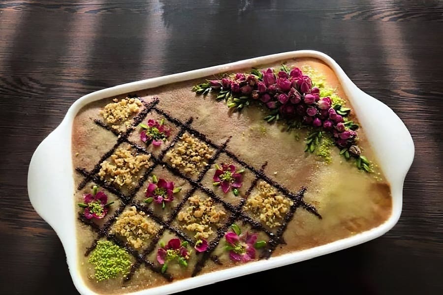 تزیین حلیم بادمجان با کشک و نعناع داغ