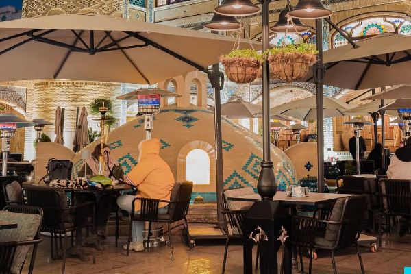 فضای باز سرای دلربا