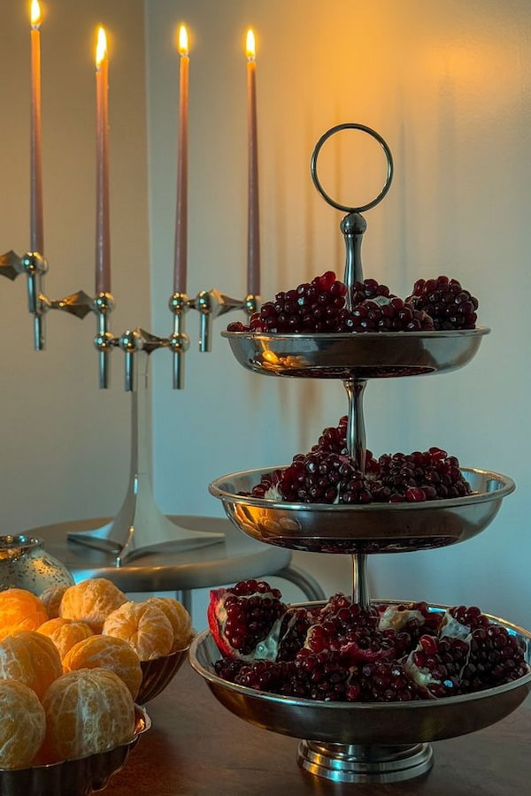 دکور انار همراه با شمع‌آرایی