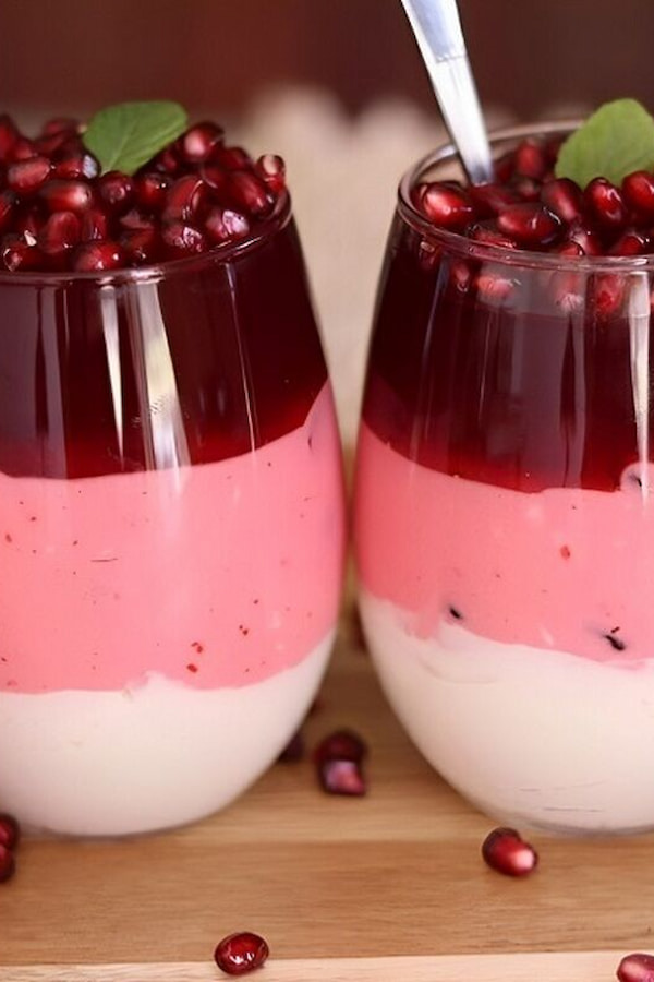 تزیین انار یلدا روی دسر ژله