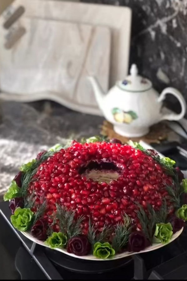 تزیین انار شب یلدا روی دسر