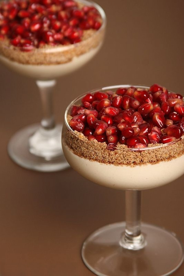 تزیین انار یلدا روی دسر