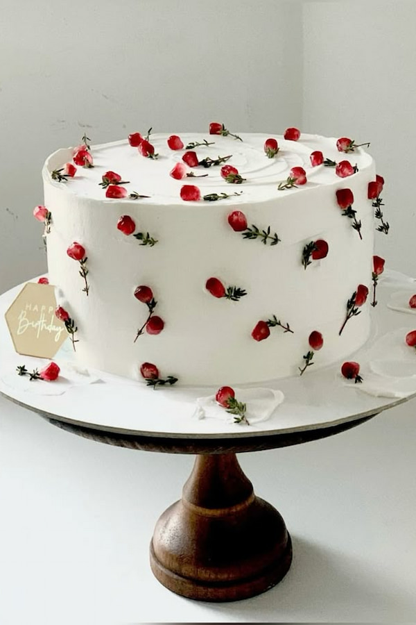 تزیین کیک یلدا با انار ساده