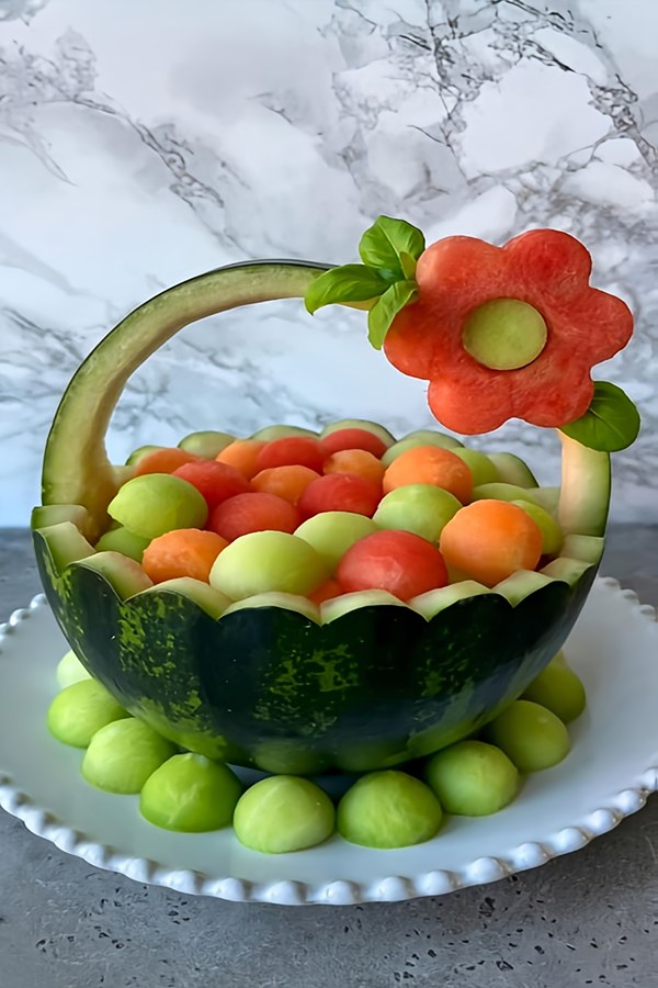 تزیین هندوانه به شکل سبد میوه