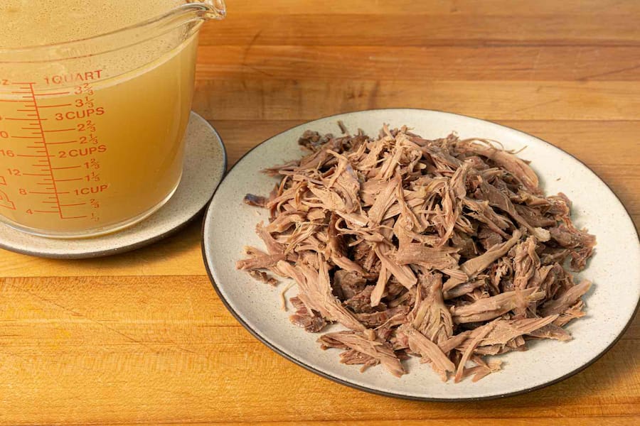 فوتوفن تهیه حلیم با گوشت بوقلمون