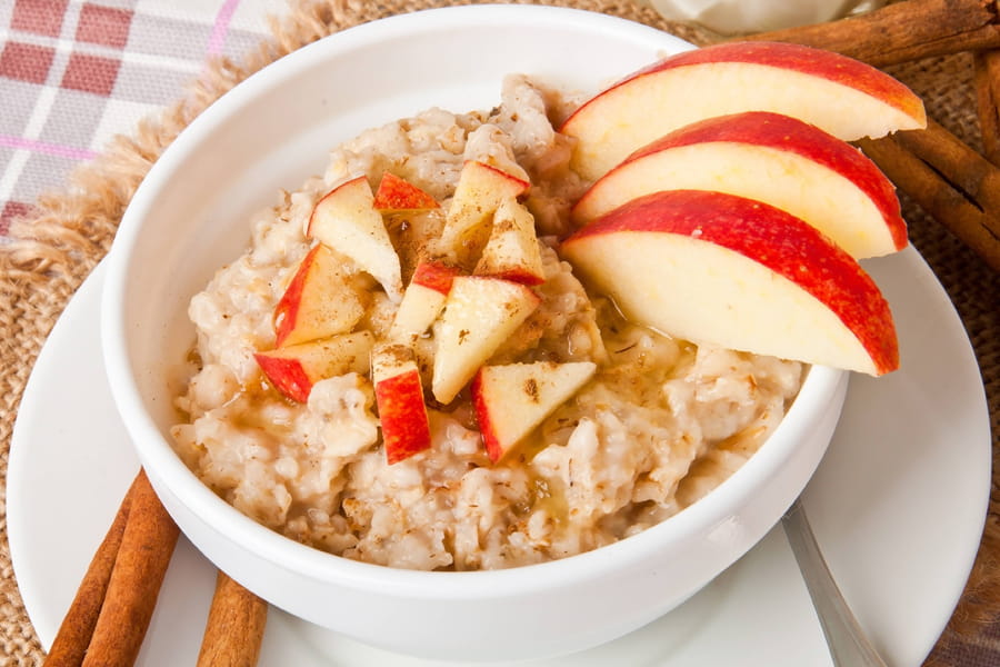 طرز تهیه Oatmeal سیب و دارچین